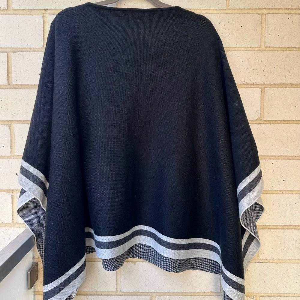 Ann Taylor Black & Gray Knit Oversized Poncho – One Size - Picture 5 of 6